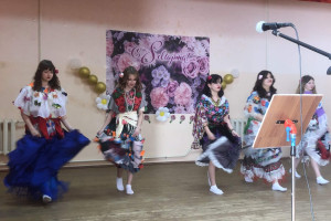  «Дарите женщинам цветы!» 